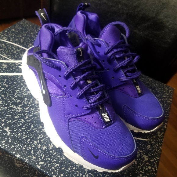 Nike, size 5y, purple - Picture 3 of 4